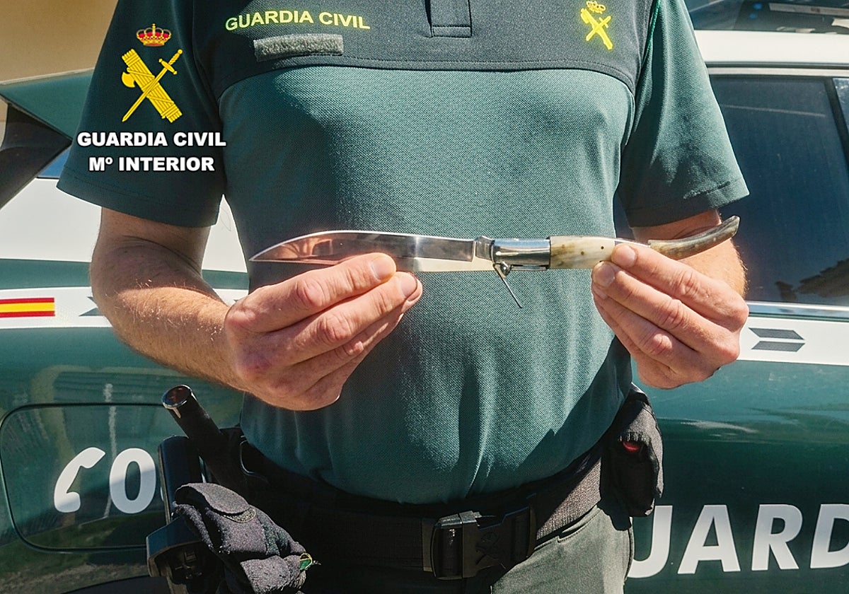 Detenida una joven de 18 años en Suances con nueve envoltorios de cocaína y una navaja de 30 centímetros