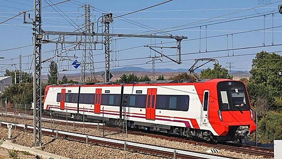 El primero de los trenes que renovará la flota de Cercanías de Cantabria ya está en pruebas