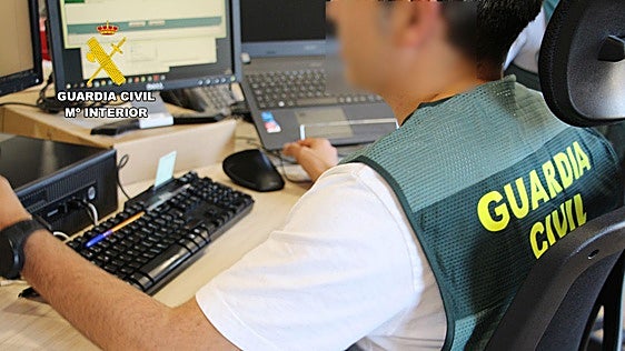 Investigan a una mujer en Castro Urdiales por usar una tarjeta sustraída para comprar ropa en internet