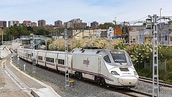El viaje en tren entre Santander y Madrid se reducirá 14 minutos de media a partir de la próxima semana