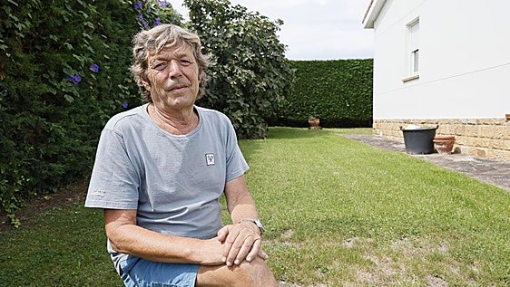 El médico Rafael de la Cal se jubila tras 43 años ejerciendo en el Centro de Salud de Suances