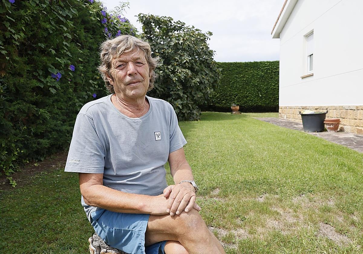 El médico Rafael de la Cal se jubila tras 43 años ejerciendo en el Centro de Salud de Suances