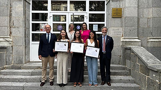La Fundación Manzanedo de Santoña beca a tres estudiantes de Matrícula de Honor