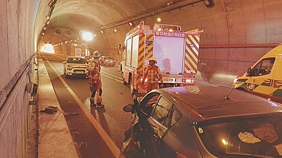 Herido un conductor en una colisión frontal en Limpias