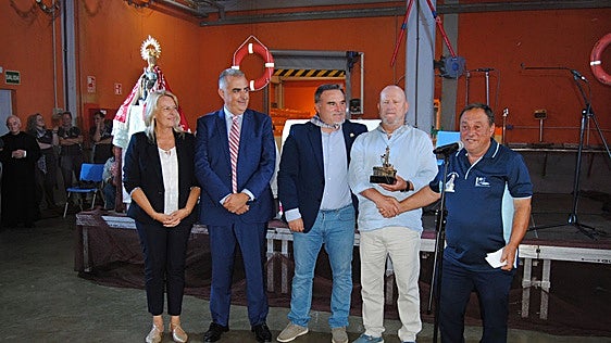 La Cofradía de Pescadores de Santoña lleva la fiesta a su 'casa'
