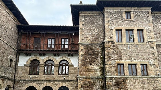 Reinosa pide ayuda a Cultura para abrir la Casuca de la Ascensión y rehabilitar el Colegio Concha Espina