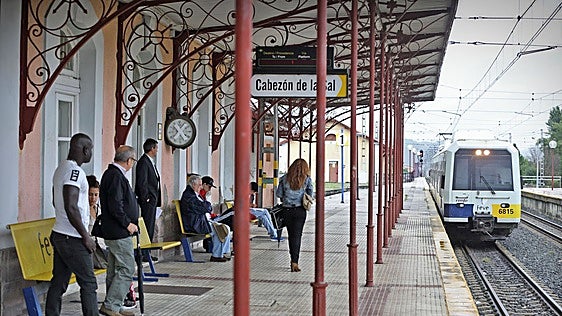 Las obras de Adif entre Puente San Miguel y Cabezón obligarán a completar por carretera el tramo durante tres fines de semana