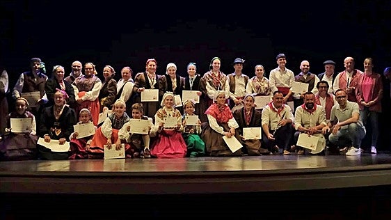 Reinosa sube su mejor folklore a los escenarios