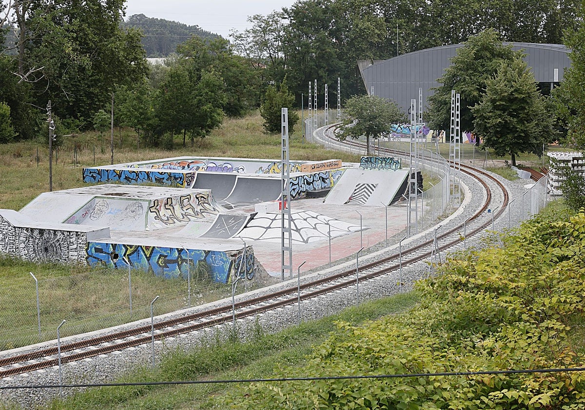 Adif asumirá los 512.000 euros de sobrecoste de la vía auxiliar del tren en Torrelavega