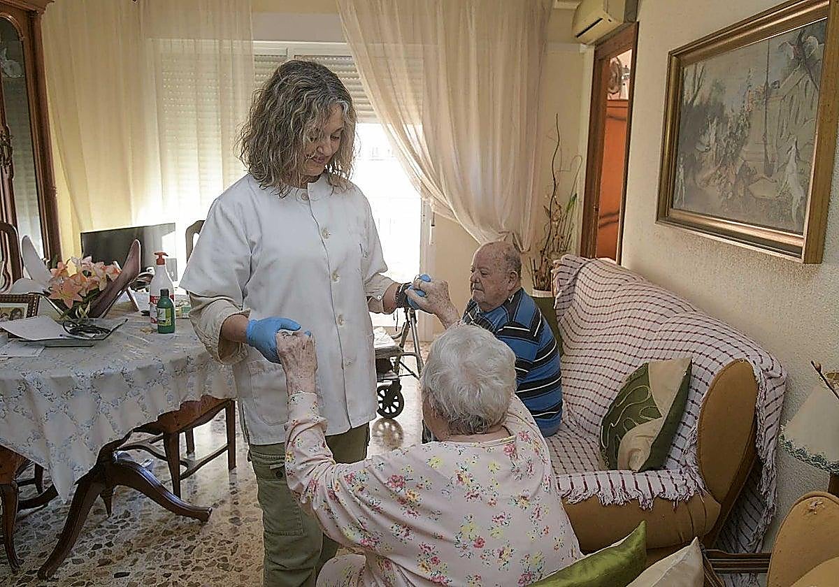 550 personas reciben ayuda a domicilio en Torrelavega y no existe lista de espera