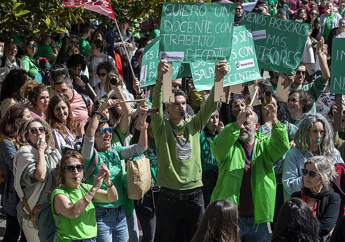 Los docentes cántabros durante una de las manifestaciones por Santander.