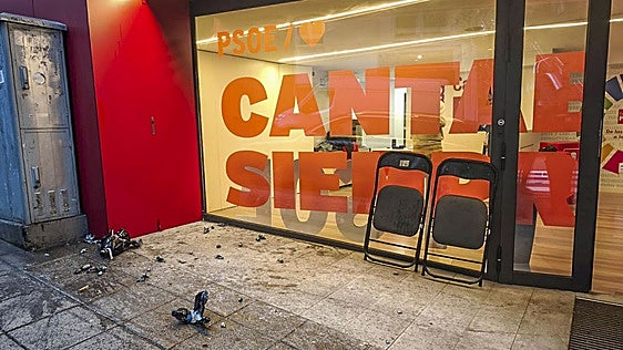 La Fiscalía pide 19 y 17 años de cárcel para los acusados por el ataque a la sede del PSOE cántabro