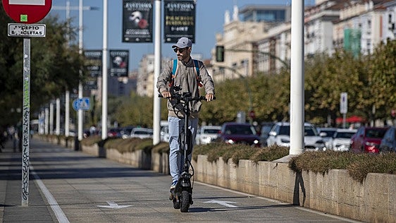 La nueva normativa para los patinetes eléctricos incluye multas de 1.220 euros