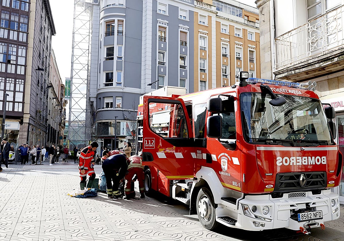 Un vehículo de rescate y una autobomba, entre las nuevas inversiones para los bomberos de Torrelavega