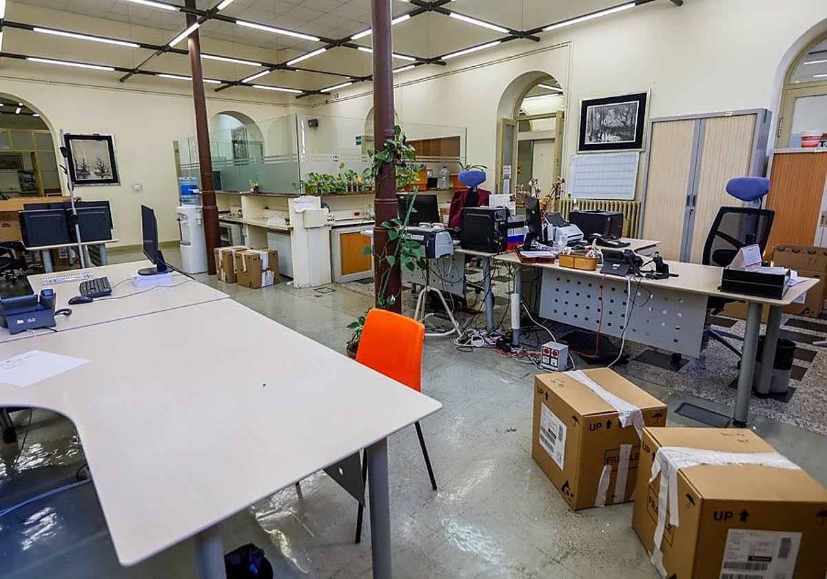 El antiguo Ayuntamiento de Torrelavega se queda vacío por primera vez en cien años