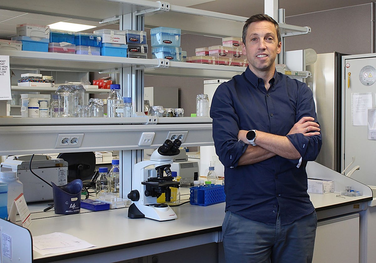 Manuel Rosa-Garrido, en el laboratorio del Ibbtec.