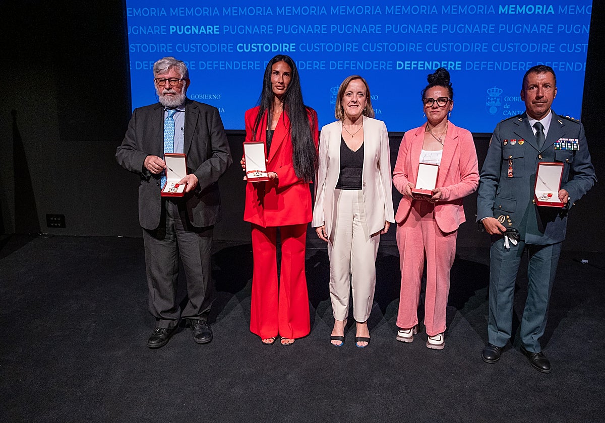 Florencio Domínguez, Laura Galnares, Isabel Urrutia, Judith Gallego y Manuel Cayuso.