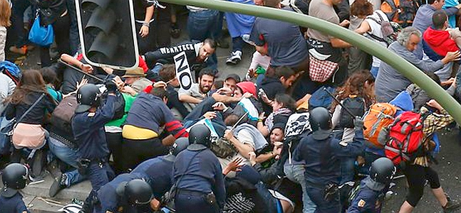 Carga policial durante el 25S en Madrid. / Archivo