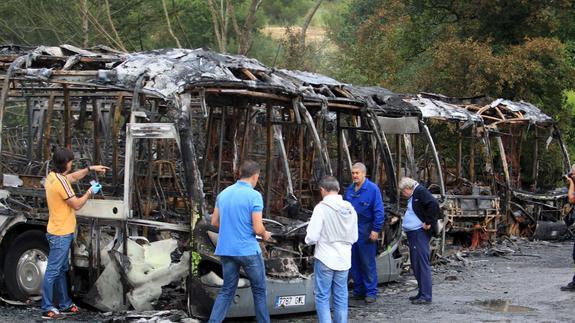 Un grupo asume la quema de autobuses en Loiu en defensa de los presos de ETA