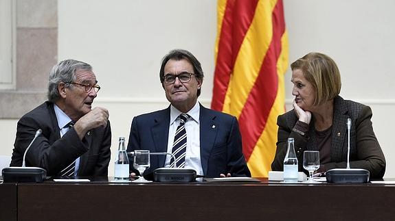 La Generalitat delega la ejecución del 9-N en los voluntarios