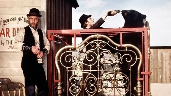 Paul Newman da vida a uno de los personajes más controvertidos del salvaje oeste en 'El juez de la horca'.