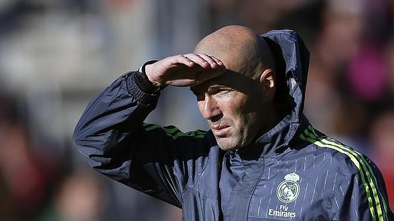 Zinedine Zidane durante uno de sus primeras sesiones como entrenador blanco.