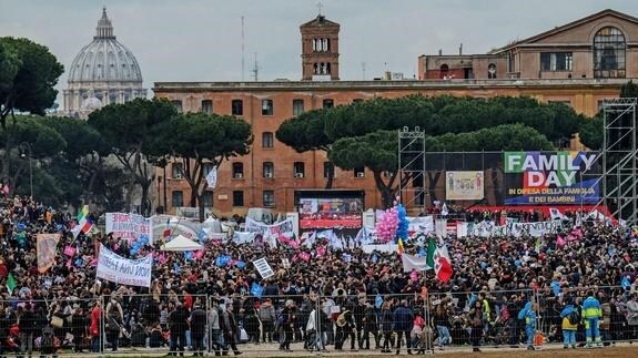 Manifestación en Roma contra la ley de unión homosexual y los derechos de adopción