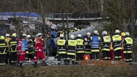 Equipos de rescate, en el lugar del accidente.