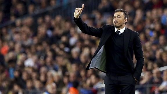 Luis Enrique da órdenes durante el partido. 