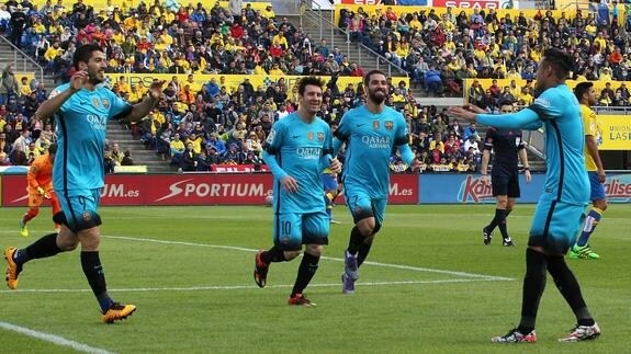 Los futbolistas culés celebran un gol. 