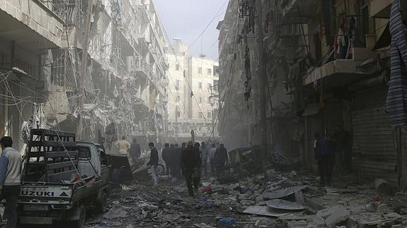 Calle de Alepo arrasada por los bombardeos sobre la ciudad.