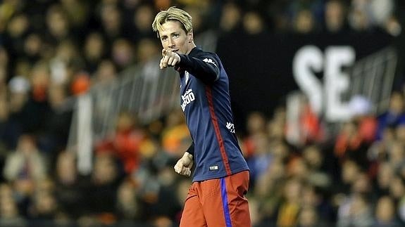 Fernando Torres celebra su gol al Valencia. 