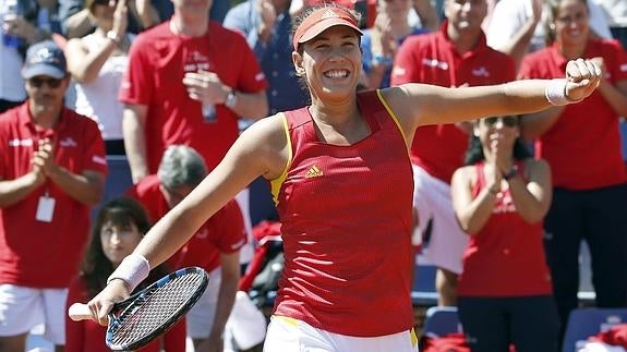 Garbiñe Muguruza celebra su triunfo. 