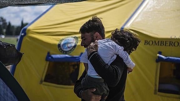 Osman, el niño afgano de 7 años con parálisis cerebral.