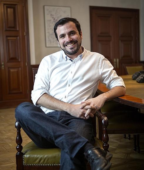 Alberto Garzón, durante la entrevista en el Congreso. 