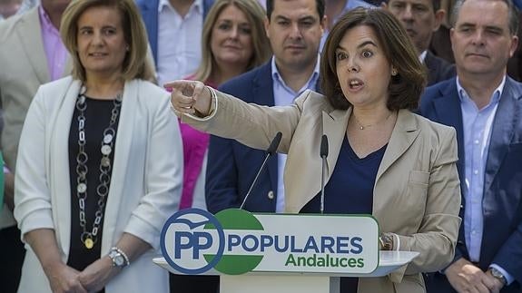 La vicepresidenta del Gobierno en funciones, Soraya Sáenz de Santamaría, ayer en Sevilla.