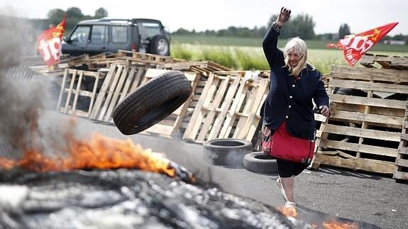 Protesta en una refinería en Douchy les Mines, al norte de Francia.