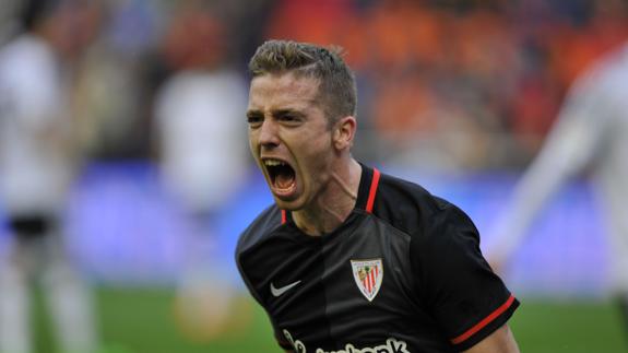 Iker Muniain celebra un gol con el Athletic.