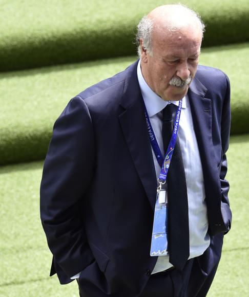 Del Bosque abandona el campo. 