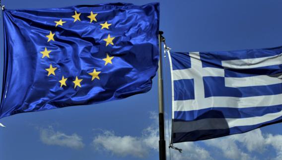 Banderas de la UE y Grecia.