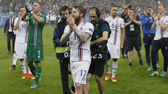 Los jugadores islandeses se despiden de la Eurocopa. 