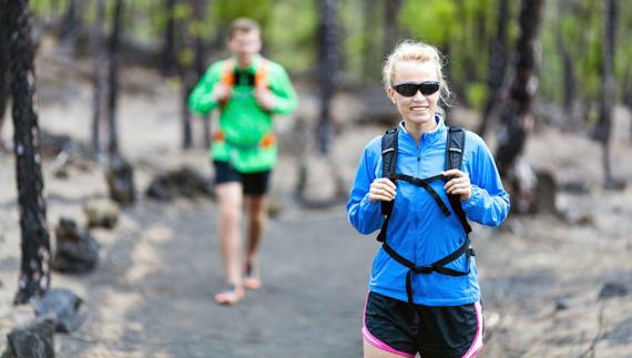 No hay que llevar mochilas con un peso superior a 4-5 kg. 
