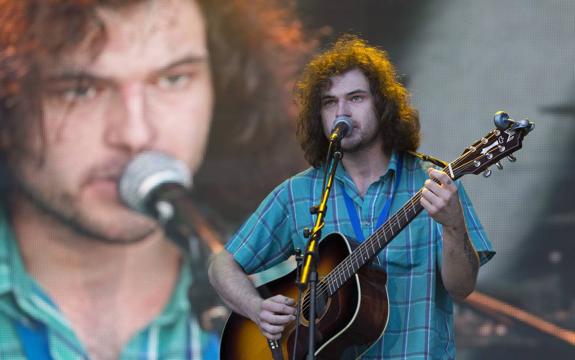 Ryley Walker durante su actuación en la playa de la Zurriola en el Jazzaldia.