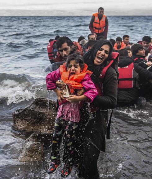 Llegada de un grupo de refugiados a la isla griega de Lesbos. 