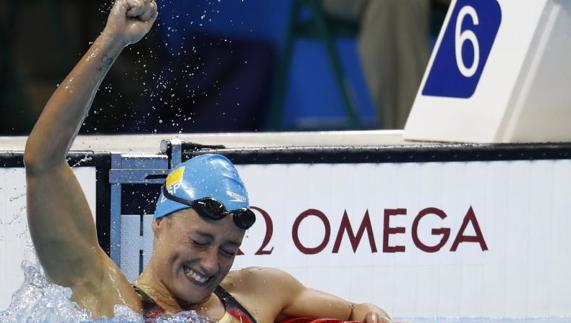 Mireia Belmonte celebra su triunfo en los 200 mariposa. 