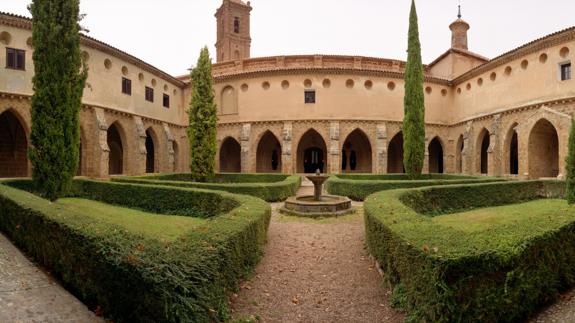 Patio del claustro del Monasterio de Piedra. 