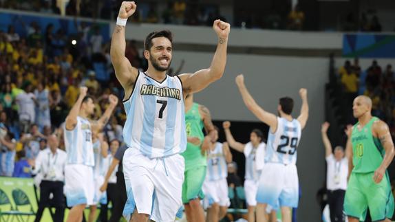 Campazzo celebra la victoria de Argentina. 