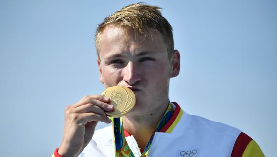 El español Marcus Walz, medalla de oro en K1 1000m. 