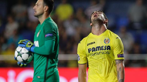 Pato (i) se enfanda por una ocasión. 