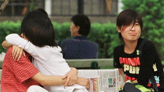 Pareja de chinos en un parque de Pekín.
